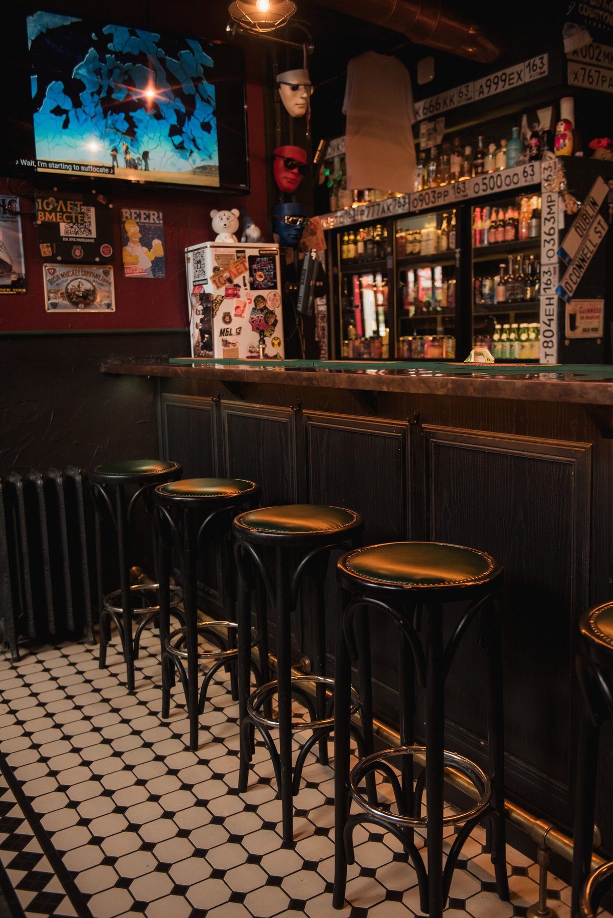 Ресторан Harat's Irish Pub в Красной Поляне — фото интерьера и блюд